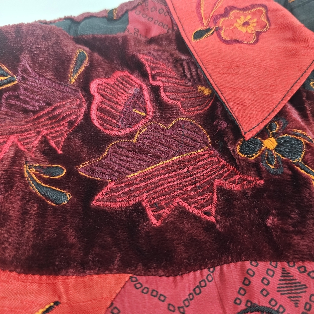 Chico's Red and Black Patterned Jacketvintage, dating its production to the 80s - Picture 10 of 15